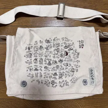 숄더백 화이트 디자인