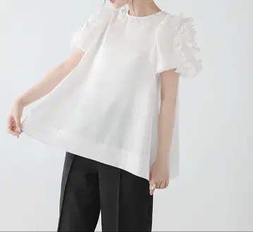 핏모어 숄더 프릴 벌룬 슬리브 블라우스