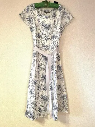 LAURA ASHLEY 꽃무늬 플레어 허리 리본 포함 드레스
