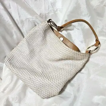 화이트 메쉬 숄더백