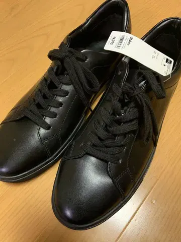 지유 블랙 가죽 스니커즈 28.0cm 새상품 지유