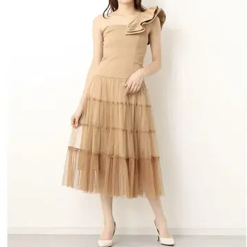 베이지 프릴 드레스