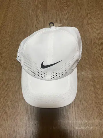 나이키 Dri-FIT ADV 클럽 언스트럭처드 스우시 캡