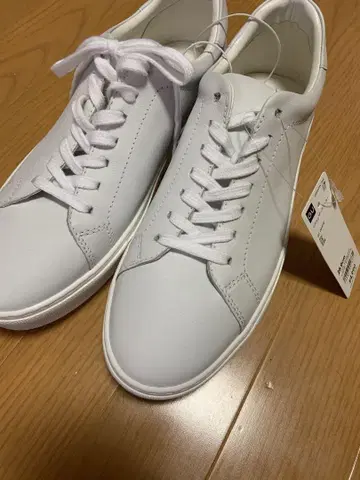 새상품 리얼 가죽 화이트 gu 지유 스니커즈 28.0cm