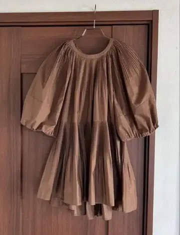 jemma.atelier 벌룬 슬리브 플리츠 튜닉 블라우스