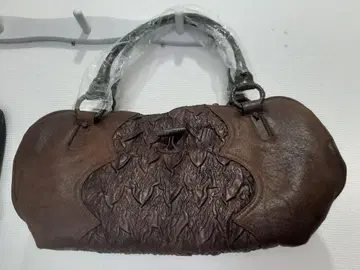 브라운 가죽 핸드백