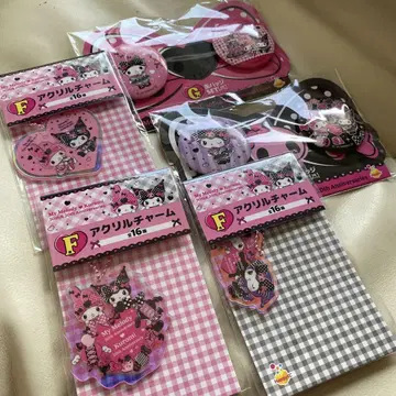 My Melody & Kuromi 아크릴 참 & 캔뱃지 5개 세트