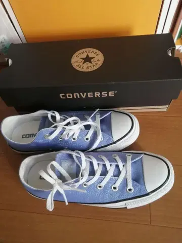 CONVERSE의 스니커즈
