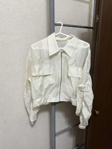 화이트 크롭 자켓