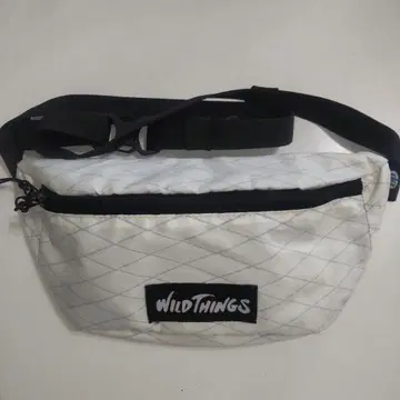 WILDTHINGS 퀼팅 바디백 화이트