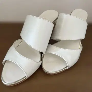 DIANA 화이트 샌들 23.5