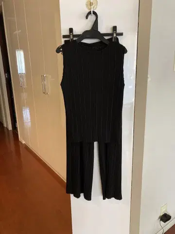 유니클로 블랙 플리츠 셋업