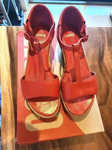 CAMPER 레드 플립플랍 웨지솔