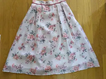 새상품급 꽃무늬 스커트 Size40
