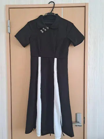 블랙 앤 화이트 반팔 롱 원피스