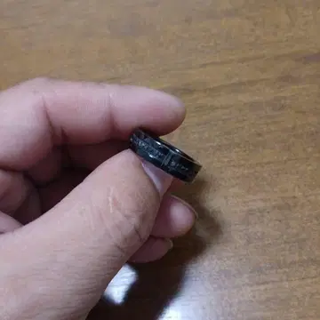검은 금속 반지
