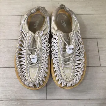 KEEN UNEEK 킨 유니크 화이트 23.5cm