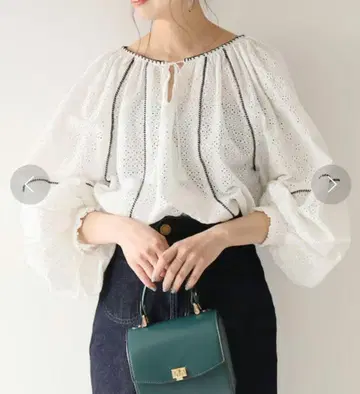 Spick & Span 아일렛 개더 블라우스