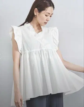 화이트 블라우스