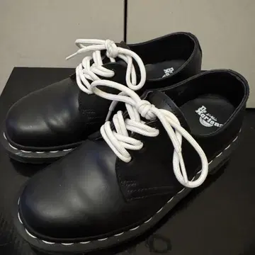 Dr.Martens WHITE-STITCH 3홀 부츠
