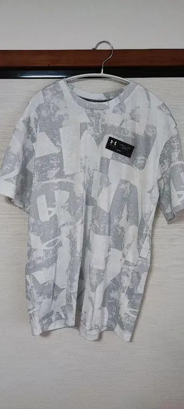 Under Armour 그래픽 프린트 티셔츠