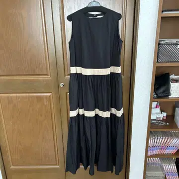 슬리브리스 블랙 티어드 원피스 38