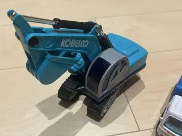 KOBELCO 미니 셔블 및 트랙 세트