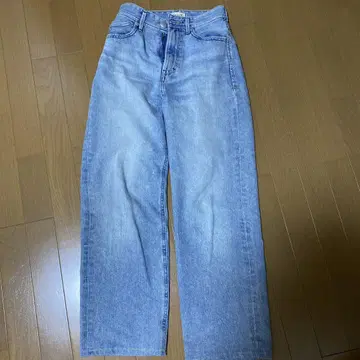 YANUK LEA 스트레이트 데님 사이즈 23 작은 키를 위한