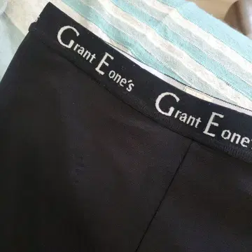 LA-LA Grant Eone's 블랙 스트라이프 레깅스