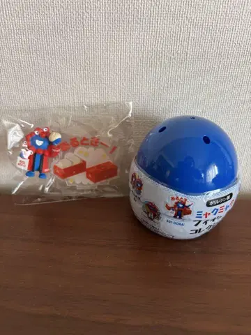 캡슐 토이 피규어 포함