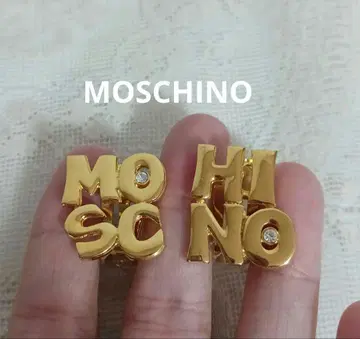 MOSCHINO 골드 컬러 이어링