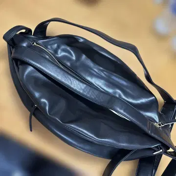블랙 합성 피혁 숄더백
