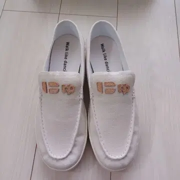 산가치오 화이트 로퍼