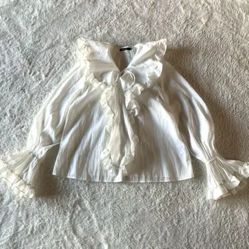 DRESSLAVE 면 혼방 프릴 블라우스 긴팔 화이트 캔디 슬리브