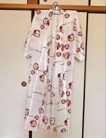 컬러풀한 꽃무늬 긴팔 유카타