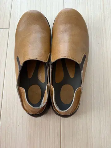 리게타 브라운 가죽 슬립온 슈즈