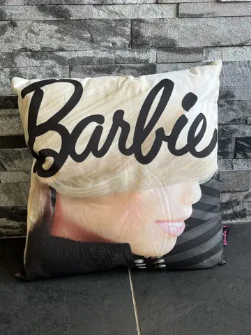 Barbie 쿠션