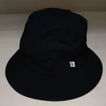 현 챔피언 모자