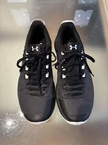 Under Armour 블랙 러닝화