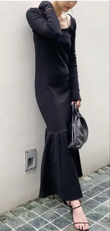 GALLARDAGALANTE 개럴개런트 머메이드 리브 컷 원피스
