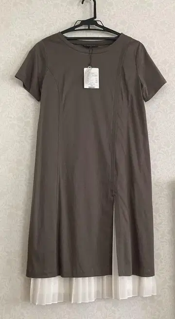 새상품 리플렉트 플리츠 원피스 9 카키