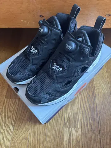 리복 Instapump Fury 블랙 여성용 24cm