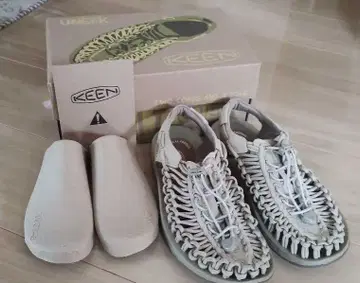 KEEN UNEEK 샌들 SAFARI 박스 포함