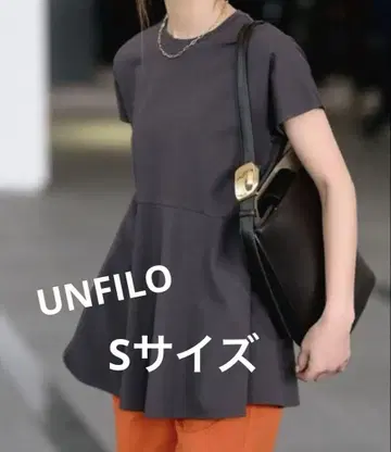 [완판템] 앙피로 BEAUTY FORM 페플럼 T셔츠 차콜