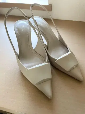 자라 데코레이티브 하이힐 36