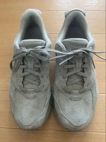 새상품급 HOKAONEONE CLIFTON L SUEDE 28cm