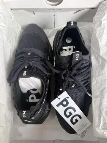반값! PGG 블랙 스포츠 슈즈