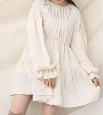 NICE CLAUP 티어드 백 리본 긴팔 티어드 튜닉 아이보리