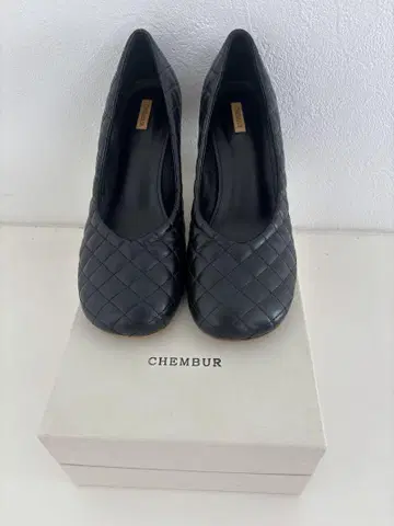 미사용 새상품 CHEMBUR 첸버 퀼팅 하이힐 펌프스 블랙 두즈엠