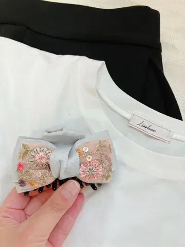 그레이 X 핑크 플라워 인도 자수 리본 8cm 반스 클립